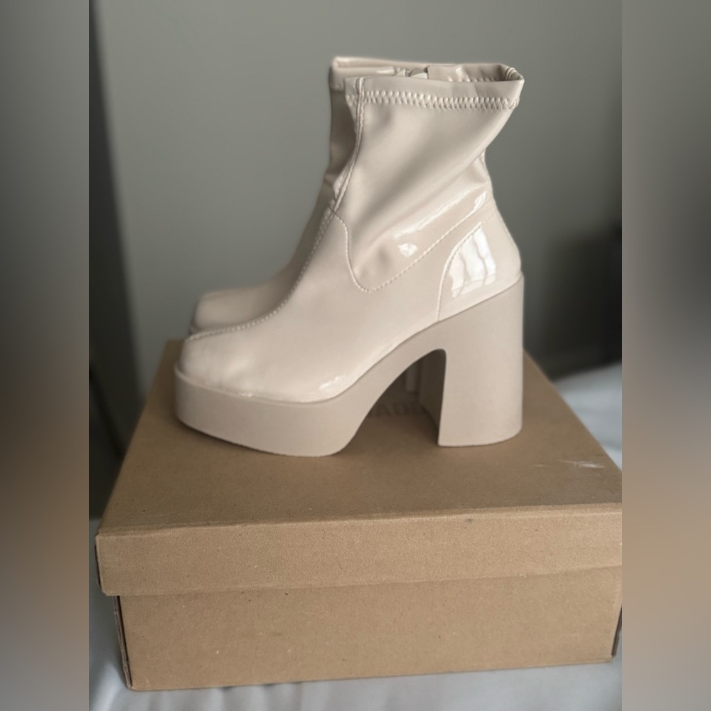 Brand new Steve Madden Lanna boot